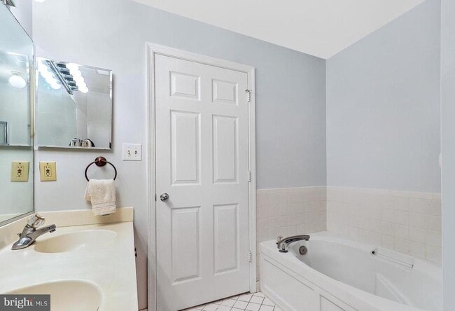 Building Photo - 6809 Stone Maple Terrace