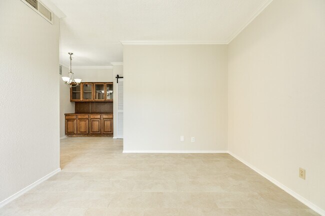 Building Photo - 921 Marine Dr