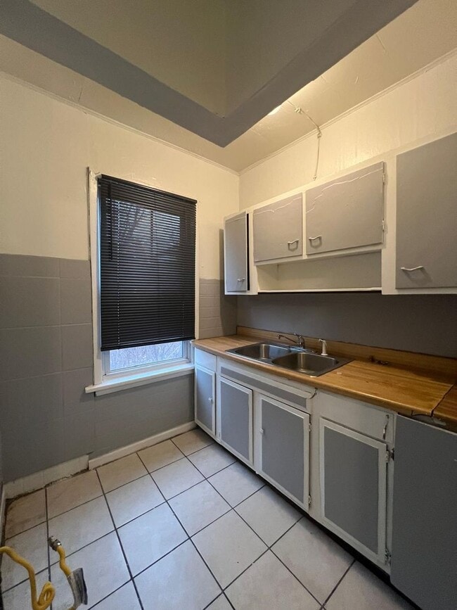 Building Photo - 1563 E 47th St