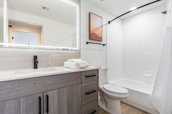 Building Photo - 15608 N 71st St