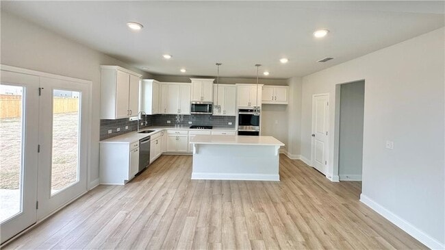 Building Photo - 3468 Jasmine Wy