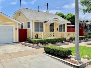 Building Photo - Charming single story home