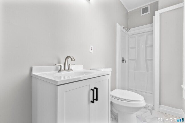 Building Photo - 394 Gregory St