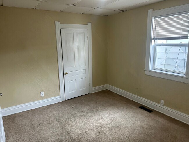 Building Photo - 2341 Caledonia St