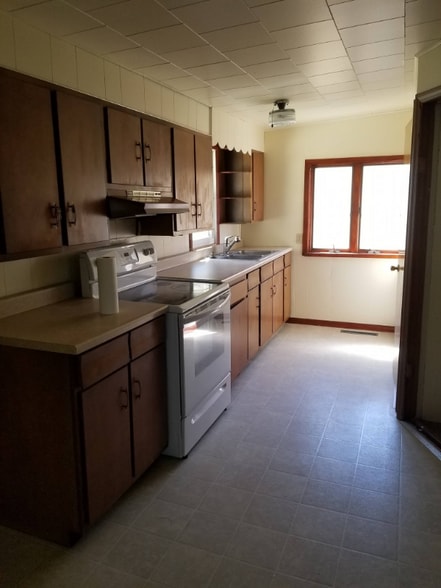 Building Photo - 208 4th Ave W