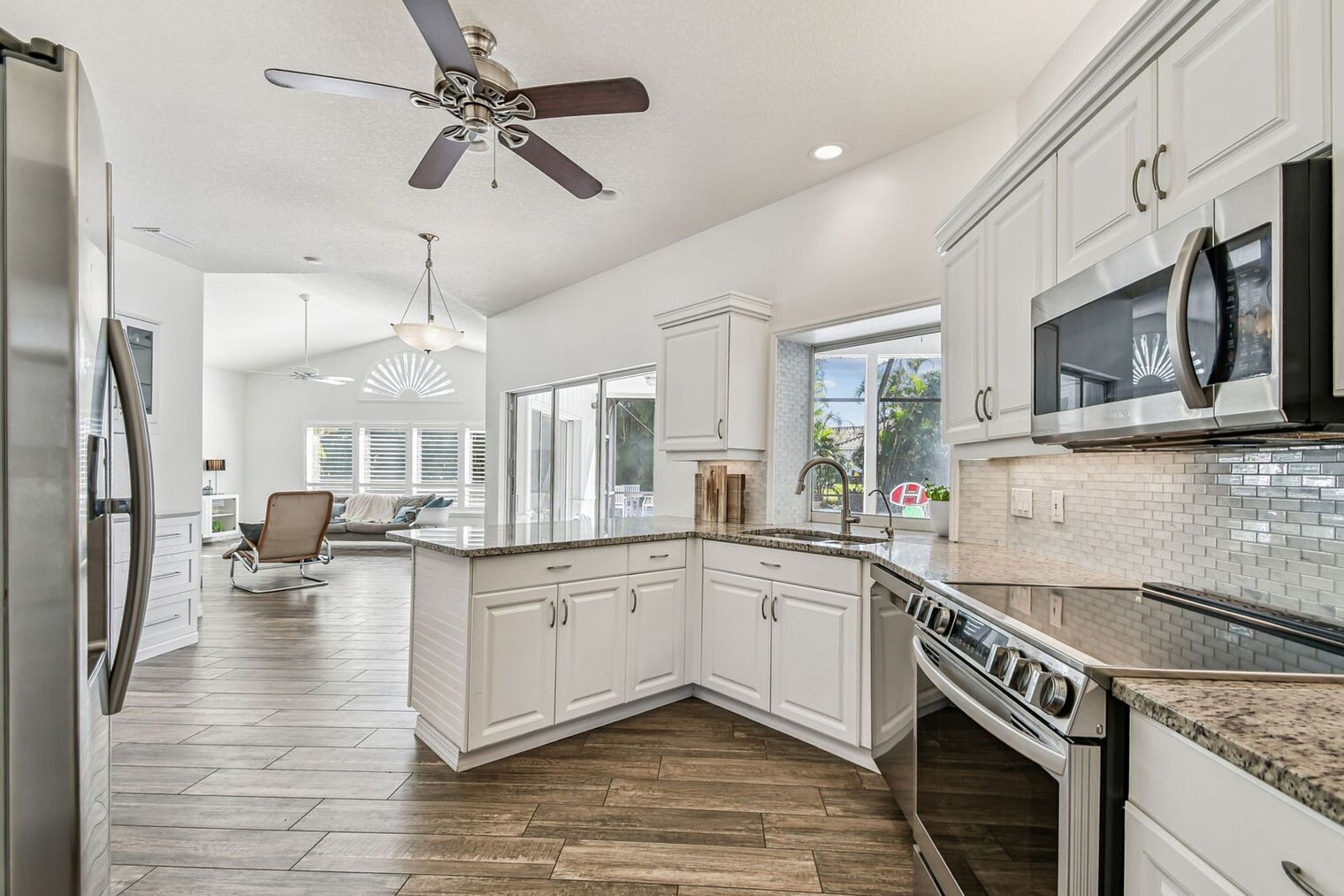 Building Photo - 423 Bellini Cir