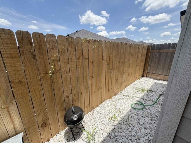 Building Photo - 2007 Cassandra St