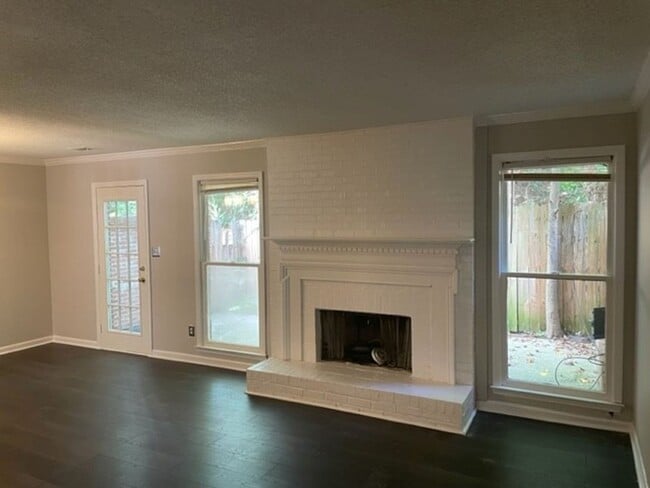 Building Photo - For Rent