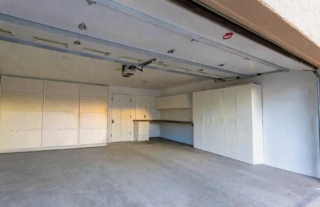 Building Photo - 5240 E Cholla St