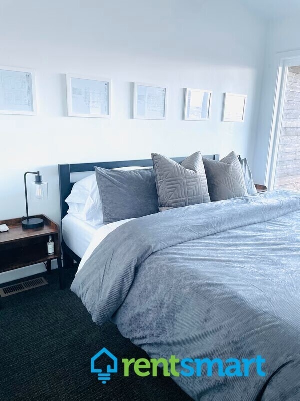 Building Photo - 119 B N 2nd St W