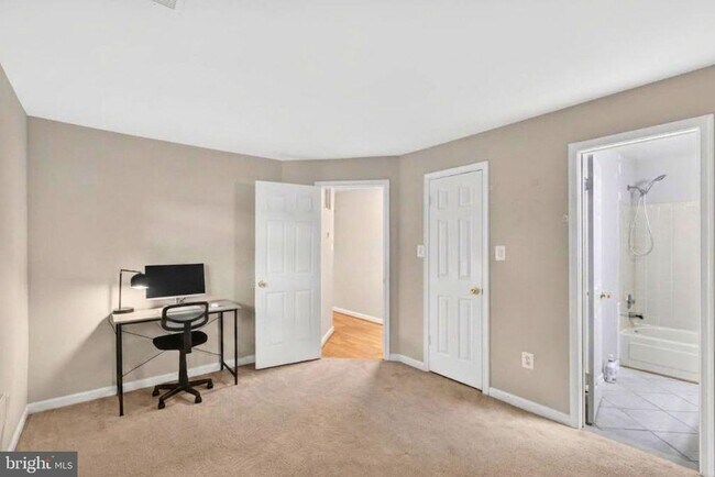 Building Photo - 10925 Postern Ct