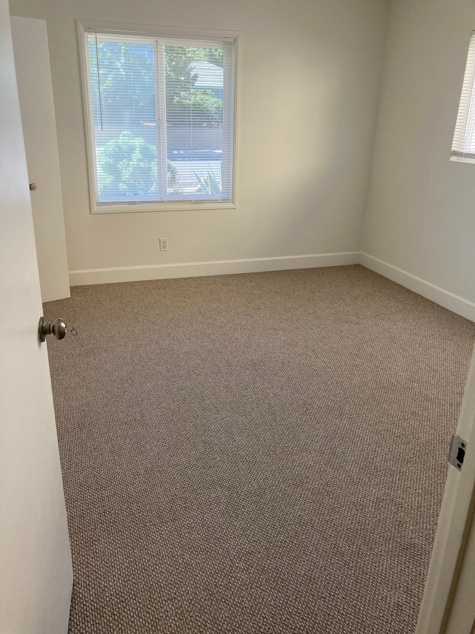 Building Photo - 20428 Roslin Ave