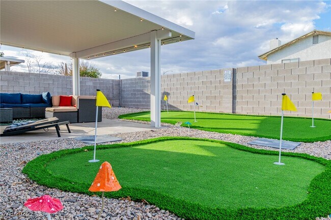 Building Photo - 425 Golden Valley Dr