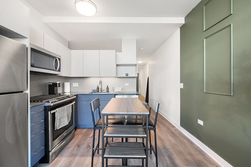 Building Photo - 720 S Wells St