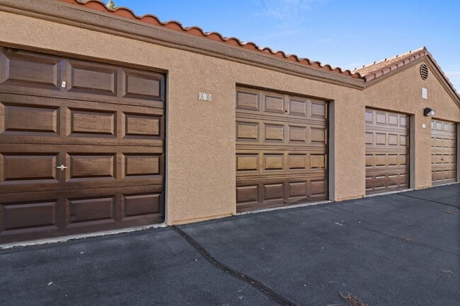 Building Photo - SE!!! Gated!! 1 Bedroom 1st Floor!! One Car Garage!!! Community Pool, Spa, Clubhouse!!! All tile ...