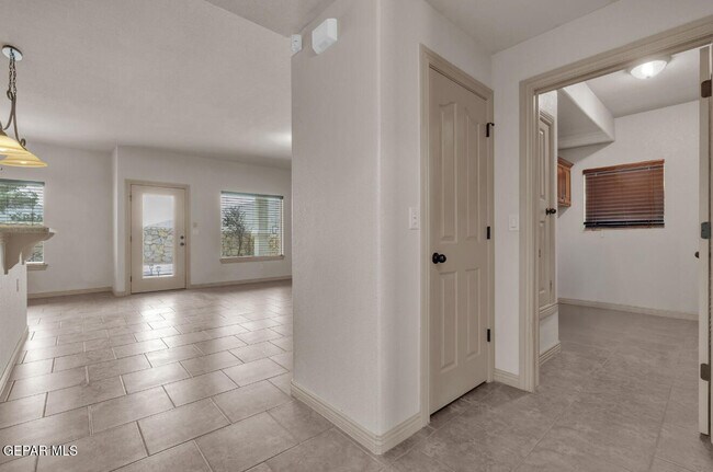 Building Photo - 11714 Dos Palmas Dr