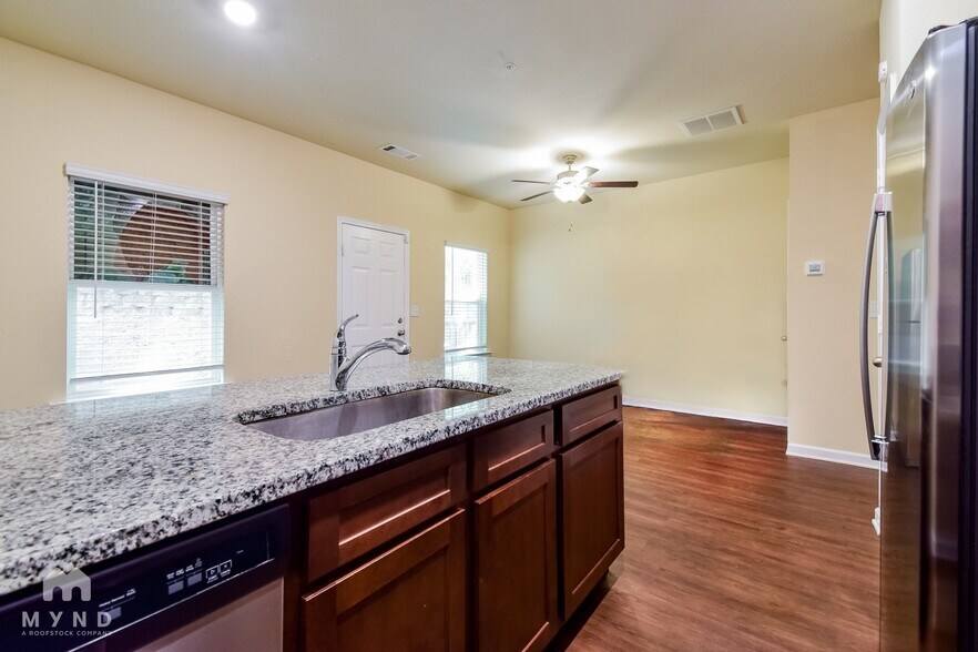Building Photo - 306 Highwood Ln