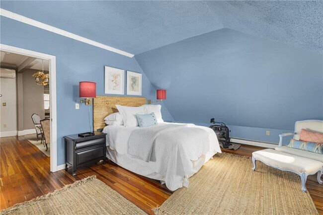 Building Photo - 30 Bull St