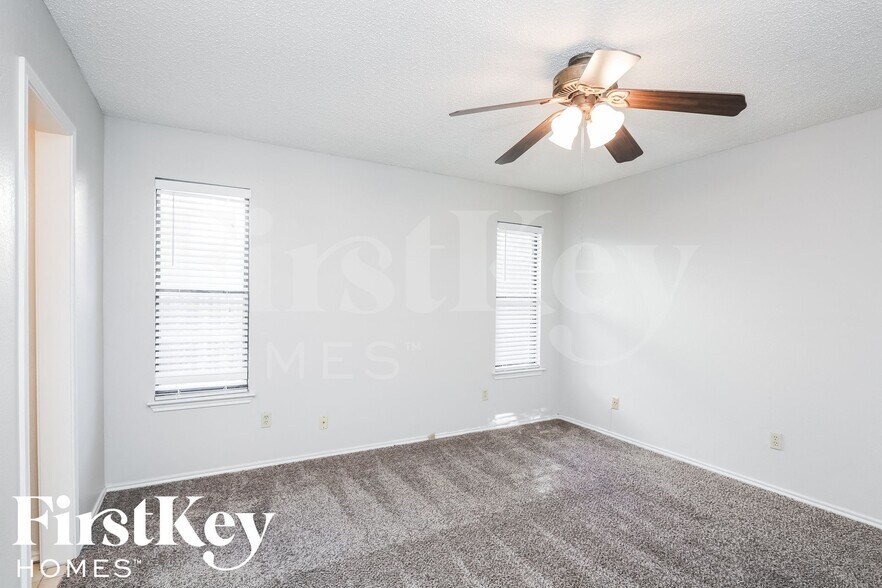 Building Photo - 2104 Homecraft Dr