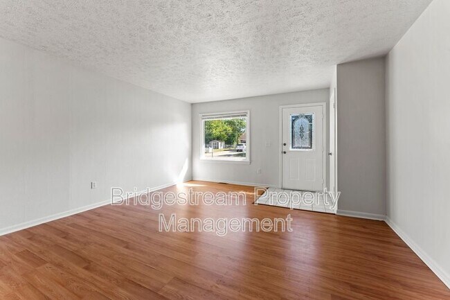 Building Photo - 924 Tradewind Dr