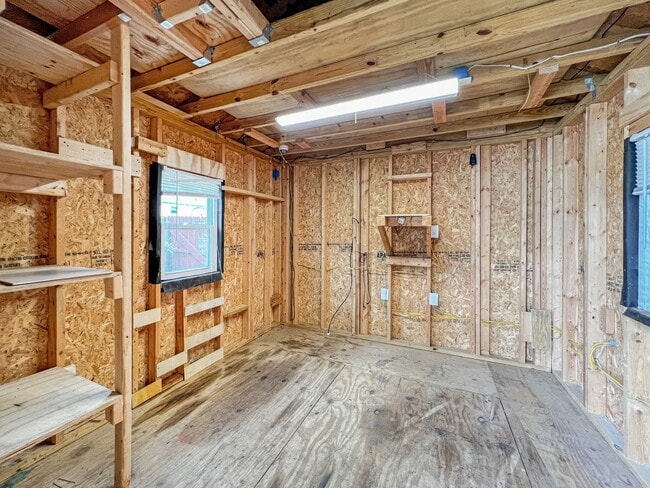 Building Photo - Charming 3 Bed, 2 Bath Home Minutes From B...