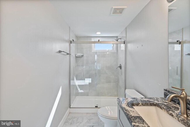 Building Photo - 3819 Roland Ave