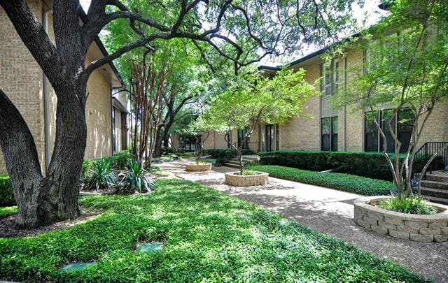 Building Photo - 10767 Villager Rd