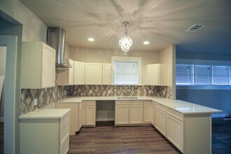 Building Photo - Historic 3/2 Adorable Remodel in Dignowity/Denver Heights