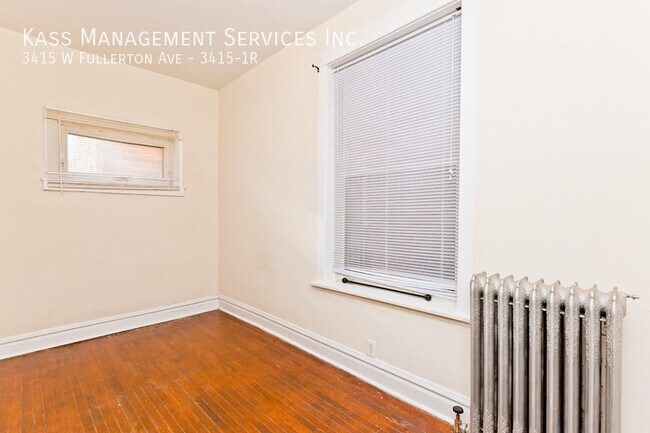 Building Photo - Logan Square 2 Bed, SS Appliances/Dishwash...