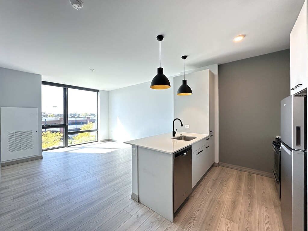 Building Photo - 2155 N Elston Ave