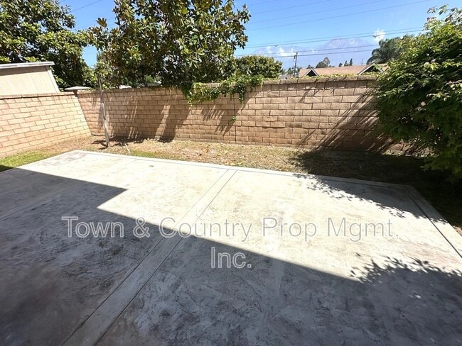 Building Photo - 9360 Alderwood Dr