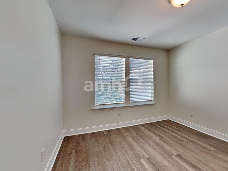 Building Photo - 1617 Lamplighter Ln