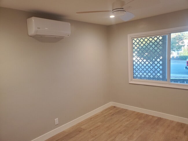 Building Photo - Beautiful (RENO) Duplex