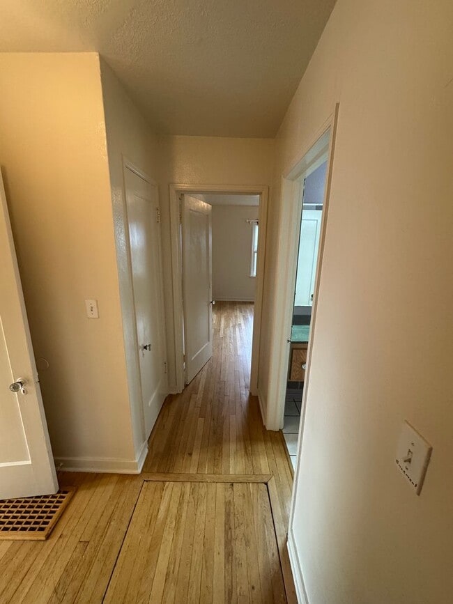 Building Photo - Available Now! 3 Bedroom Home Near OSU – $2,295/month