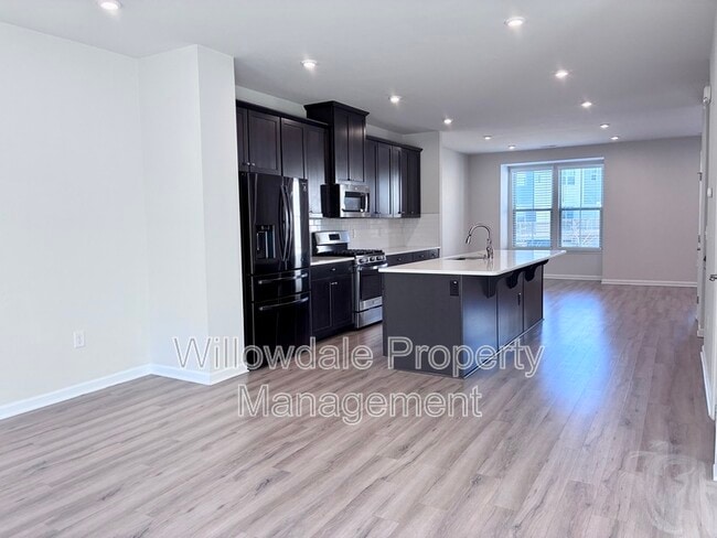 Building Photo - 812 Channing Park Cir