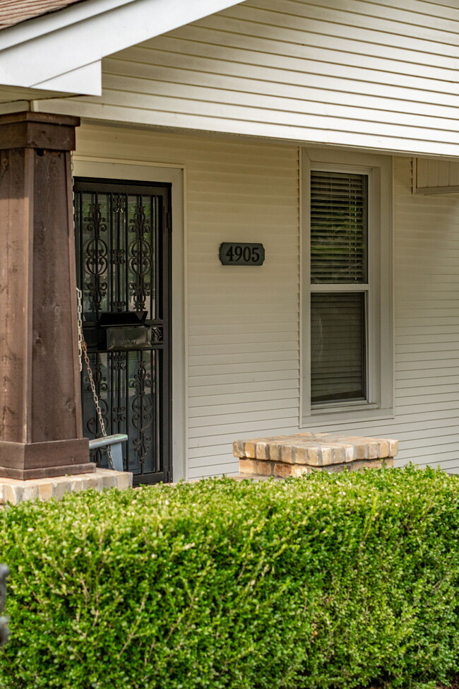Building Photo - 4905 Lee Ave