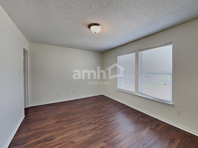 Building Photo - 6887 Merritt Ridge Way