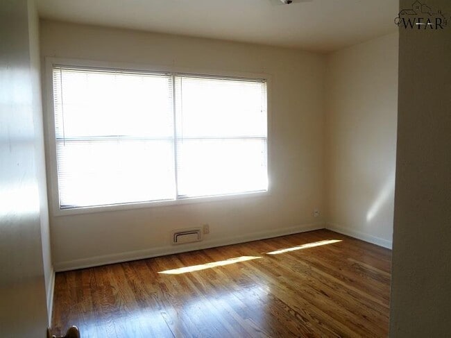 Building Photo - 1553 Hanover Rd