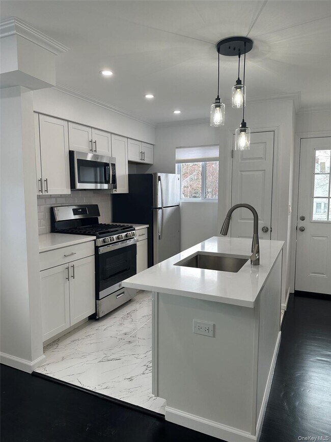 Building Photo - 8 Central Dr