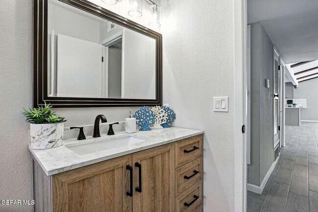 Building Photo - 11273 Ivanhoe Dr