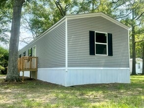 Building Photo - 27 White Oak Village