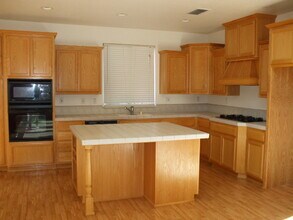 Building Photo - Fabulous Serrano Home