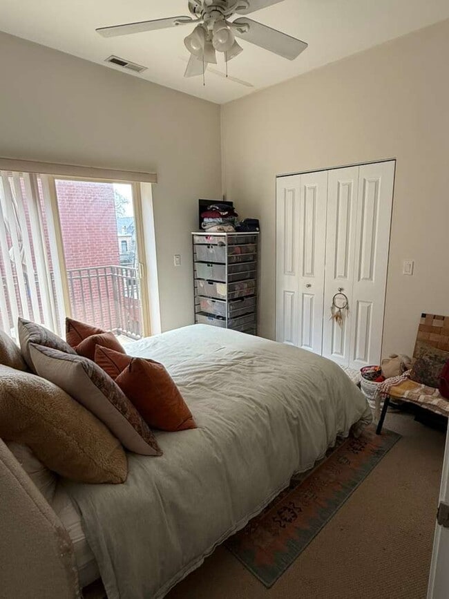 Building Photo - 807 W Lill Ave