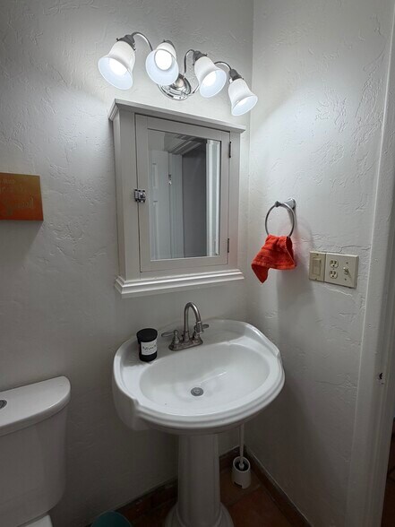 Building Photo - 2825 E 21st St