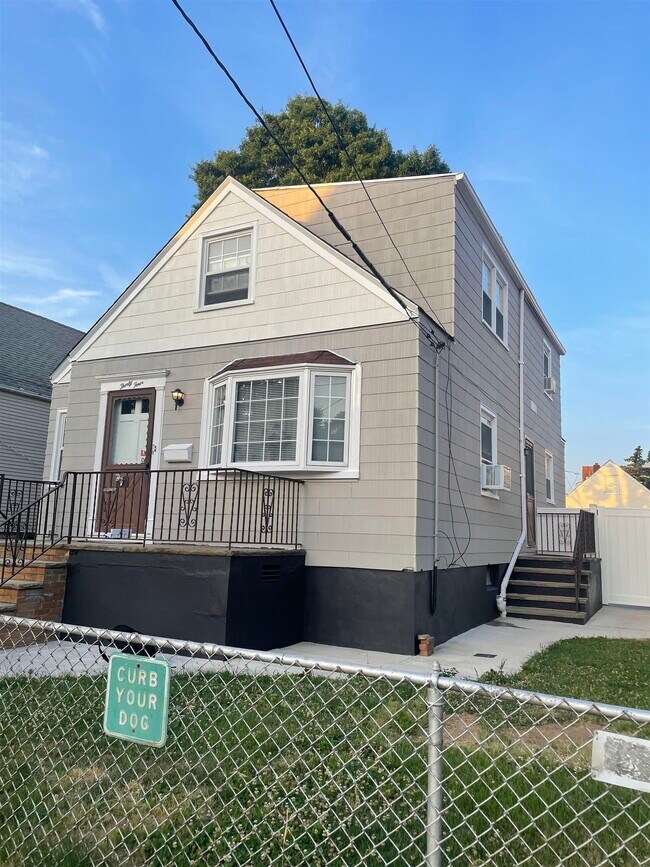 Primary Photo - 34 Newman Ave