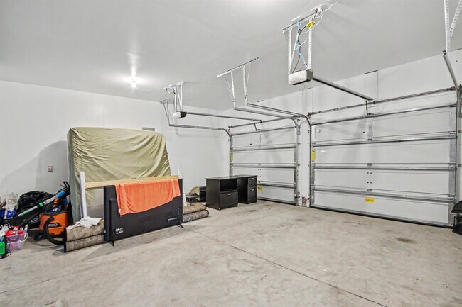 Building Photo - 2223 Blue Crane Cir