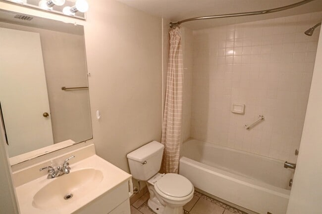 Building Photo - 40 Andalusia Ct