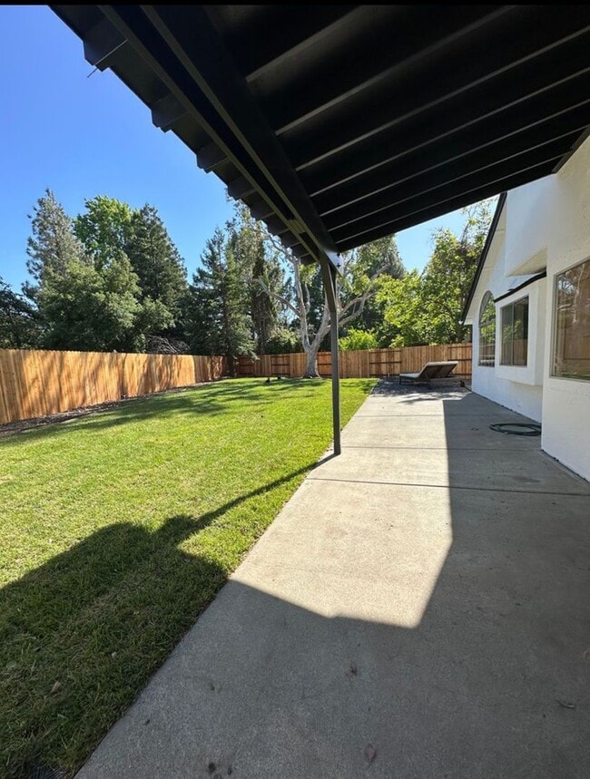 Building Photo - A Stunning desirable 3 Bedroom and 2.5 Bat...