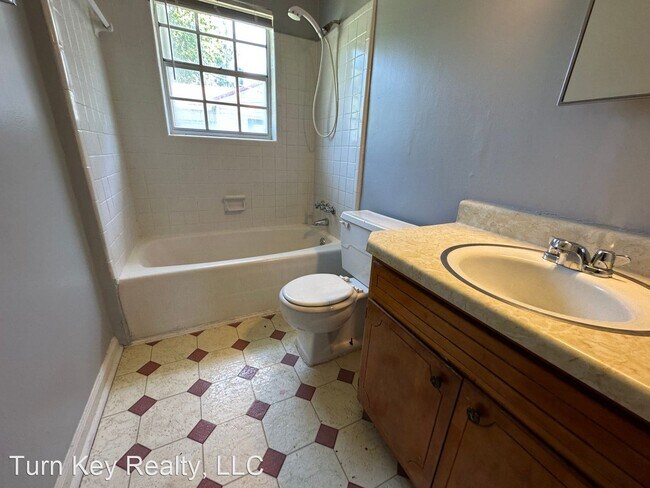 Building Photo - 2 br, 1 bath House - 8036 Rugby Avenue Unit C