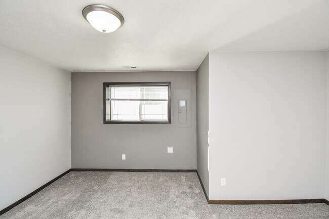 Building Photo - 3616 S Outfield Cir